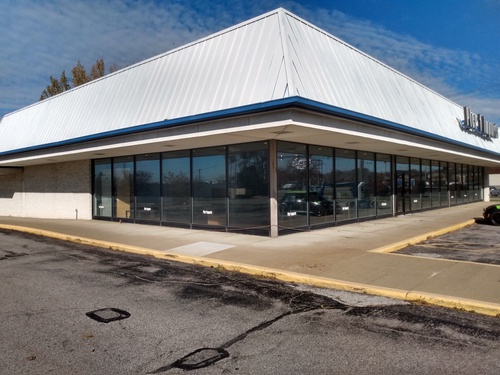 500-Dollar Store Plaza (14)